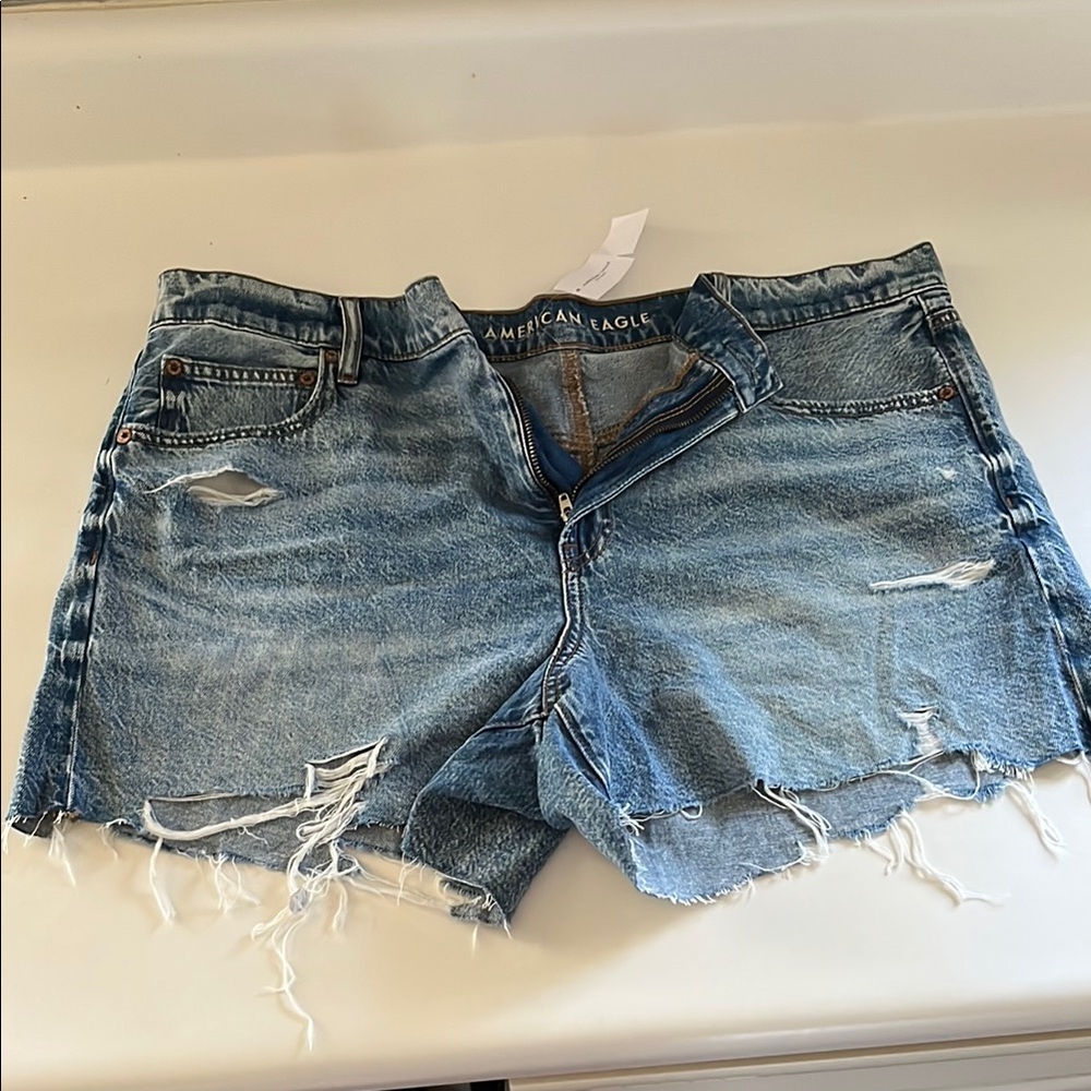 NWT American Eagle Outfitters Blue Jean Shorts Distressed Style
